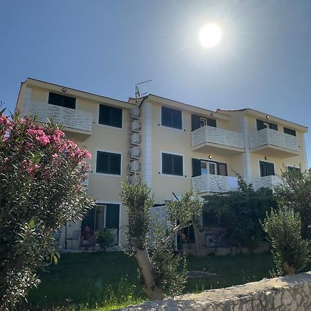 Apartmani Lovren Novalja Zewnętrze zdjęcie
