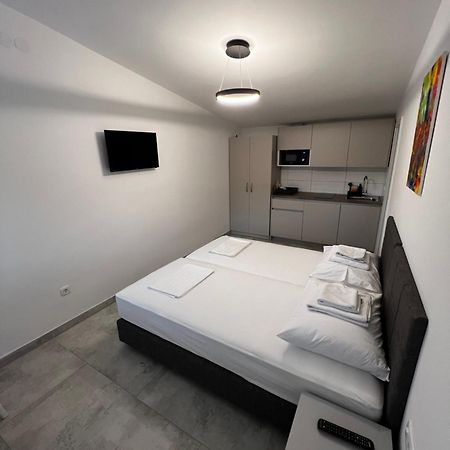 Apartmani Lovren Novalja Zewnętrze zdjęcie