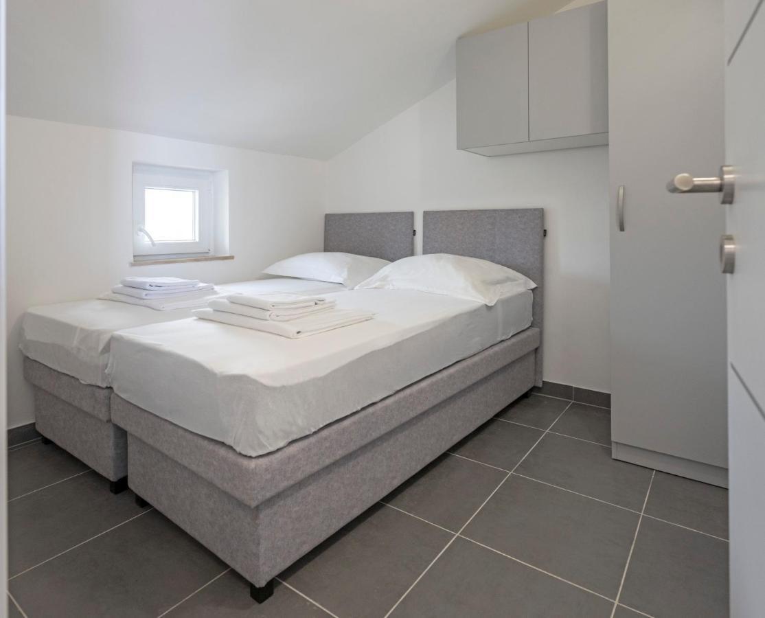 Apartmani Lovren Novalja Zewnętrze zdjęcie