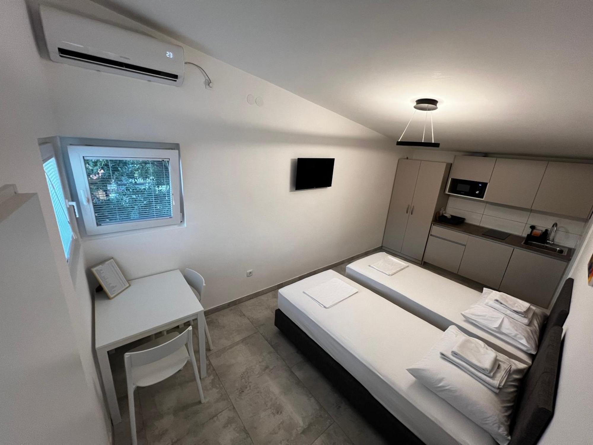 Apartmani Lovren Novalja Zewnętrze zdjęcie