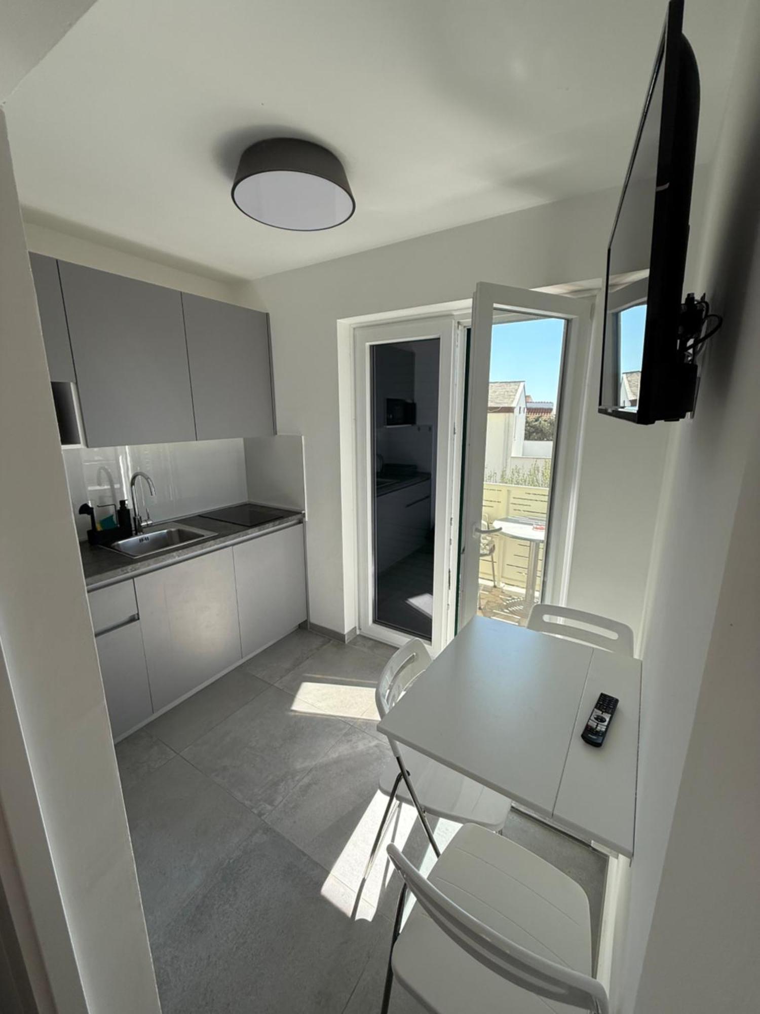 Apartmani Lovren Novalja Zewnętrze zdjęcie